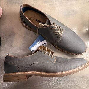 NWT Sonoma Gray Oxfords with Tan Trim and Ortholite footbed